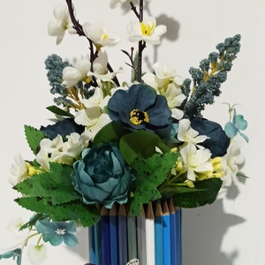 Cutie Creioane Albastră Cu Flori De Cireș Alb și Flori Albastre - casă & stil de viață - decorațiuni de casă - accesorii florale - cutii cu flori - Artynos.ro