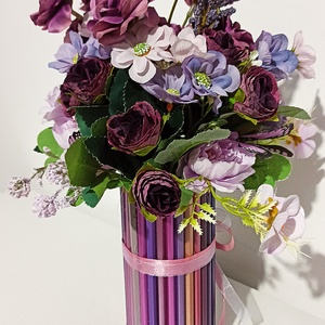 Cutie din creioane violet cu trandafirași violet - casă & stil de viață - decorațiuni de casă - accesorii florale - cutii cu flori - Artynos.ro