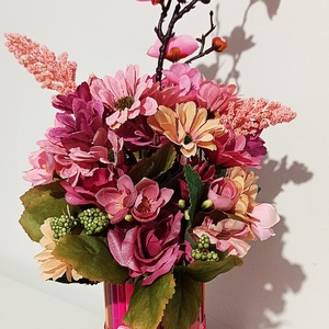 Cutie din creioane roz cu crenguta de cires roz si margarete, Casa & Stil de viata, Decoratiuni de casa, Accesorii florale, Cutii cu flori, Aranjament de flori, ARTYNOS