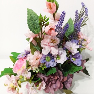 Decorațiune cu îngeraș din ceramică alb, lavandă, liliac și crenguță de cireș roz - casă & stil de viață - decorațiuni de casă - decorațiuni de masă și rafturi - boluri decorative - Artynos.ro