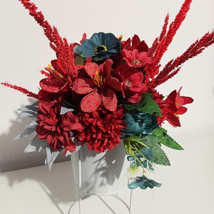 Ghiveci din metal alb cu bujorei roșii și floricele albastre - casă & stil de viață - decorațiuni de casă - accesorii florale - flori în ghiveci - Artynos.ro