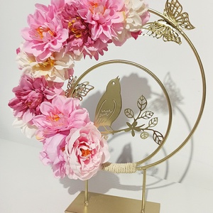 Decorațiune metal cu pasăre și dalii roz, lila, somon - casă & stil de viață - decorațiuni de casă - accesorii florale - coronițe decor - Artynos.ro