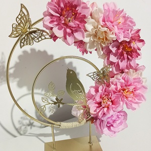 Decorațiune metal cu pasăre și dalii roz, lila, somon - casă & stil de viață - decorațiuni de casă - accesorii florale - coronițe decor - Artynos.ro