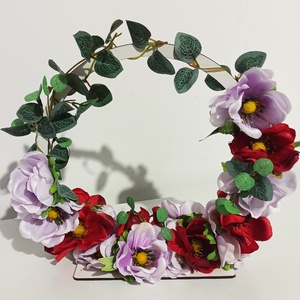 Cerc din MDF alb cu anemone lila și roșii și eucalipt verde - casă & stil de viață - decorațiuni de casă - decorațiuni de masă și rafturi - decorațiuni de masă - Artynos.ro
