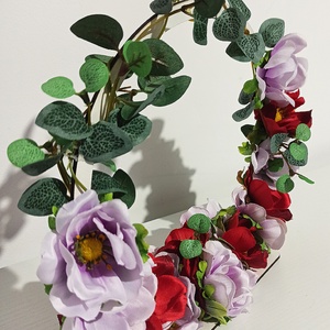 Cerc din MDF alb cu anemone lila și roșii și eucalipt verde - casă & stil de viață - decorațiuni de casă - decorațiuni de masă și rafturi - decorațiuni de masă - Artynos.ro