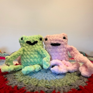 Leggy frog, Jucarii si echipamente pentru copii, Plusuri, Broasca de plus, Crosetat, Cusatura, ARTYNOS