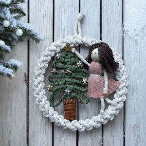 Decorațiuni de Crăciun Makramé - Copac înstelat și păpușă înger - crăciun - decorațiuni de crăciun de casă - decorațiuni pentru ușă de crăciun - Artynos.ro Decorațiuni de Crăciun Makramé - Copac înstelat și păpușă înger - crăciun - decorațiuni de crăciun de casă - decorațiuni pentru ușă de crăciun - Artynos.ro