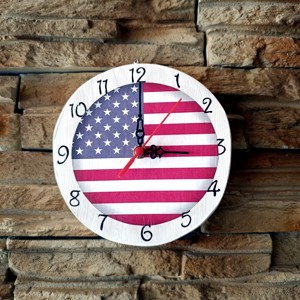 Ceas de perete din lemn in stil american, , , Ceas de perete din lemn in stil american.
Diametru aprox:20 cm.
Grosime:2,5 cm.
Carlig de agatat in..., ARTYNOS