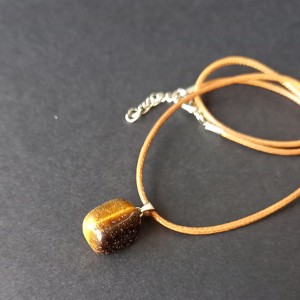 Colier unisex cu pandantiv din piatră naturală, de formă pătrată  -  - Artynos.ro