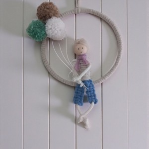Decor de perete macramé cu balon băiat -  - Artynos.ro Decor de perete macramé cu balon băiat -  - Artynos.ro
