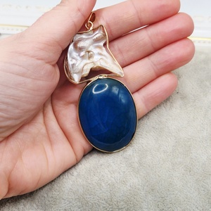 Pandantiv agata albastra cu scoica cu perle 65x31mm - 1 buc - bijuterii - coliere - pandative - Artynos.ro