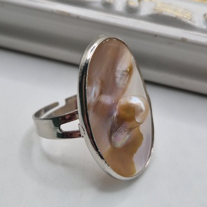 Inel reglabil, oval, scoica cu perla - Artynos.ro