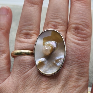 Inel reglabil, oval, scoică cu perlă - bijuterii - inele - inele cu perle - Artynos.ro