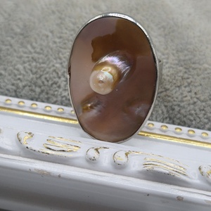 Inel reglabil, oval, scoică cu perlă - bijuterii - inele - inele cu perle - Artynos.ro