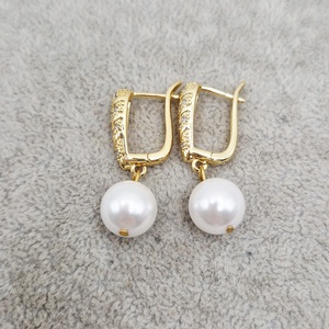 Cercei Perla tip Mallorca Alb - Artynos.ro