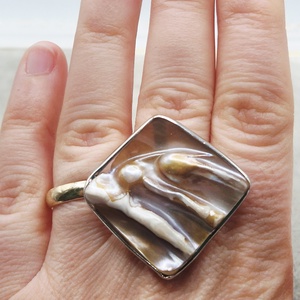 Inel reglabil, patrat, scoică cu perlă - bijuterii - inele - inele cu perle - Artynos.ro