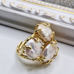 Inel auriu, reglabil, perle naturale baroc - Artynos.ro