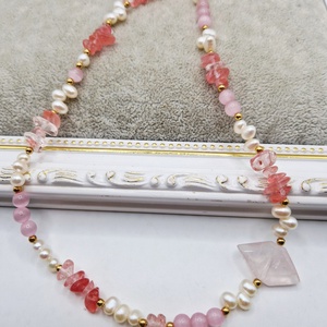 Colier Perle naturale albe Cuart roz - bijuterii - coliere - coliere din pietre semiprețioase - Artynos.ro