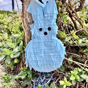 Easter Bunny Pull-Out Piñata - jucării și echipamente pentru copii - jocuri de mișcare - Artynos.ro
