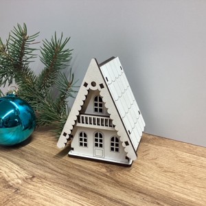 Decorațiuni de masă de Crăciun, lanternă în formă de cabană alpină -  - Artynos.ro Decorațiuni de masă de Crăciun, lanternă în formă de cabană alpină -  - Artynos.ro