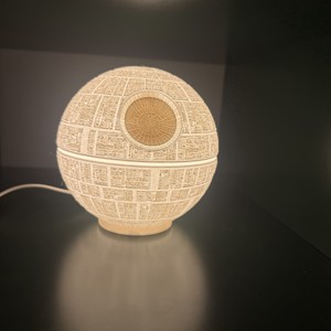  Lampa Death Star – Lampa de birou LED Razboiul Stelelor cu alimentare USB, , ,  Lampa Death Star – Iconica statie de lupta din Razboiul Stelelor straluceste acum in camera ta! Ca..., ARTYNOS