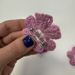 Set flori croșetate, decorative - bijuterii - broșă, insigne - agrafe haine și pantofi - Artynos.ro