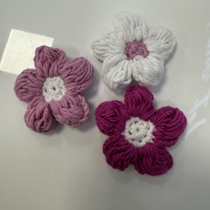 Set 3 flori accesoriu crosetate - Artynos.ro