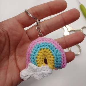 Breloc curcubeu crosetat - geantă și husă - accesorii genți - breloc - Artynos.ro