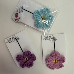 Agrafe de păr cu floricele crosetate  - îmbrăcăminte și modă - accesorii păr - bandă de păr și agrafe păr - Artynos.ro