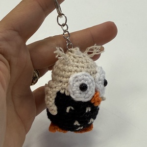 Breloc crosetat manual Bufnita - geantă și husă - accesorii genți - breloc - Artynos.ro