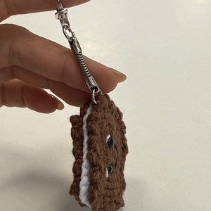 Breloc Biscuite croșetat manual - geantă și husă - accesorii genți - breloc - Artynos.ro