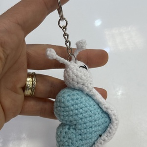 Breloc crosetat manual Melc inima  - geantă și husă - accesorii genți - breloc - Artynos.ro