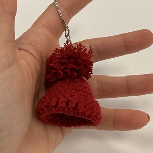 Breloc Căciuliță croșetat manual  - geantă și husă - accesorii genți - breloc - Artynos.ro
