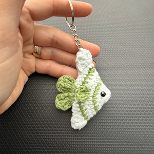 Breloc crosetat manual Pestisor - Artynos.ro