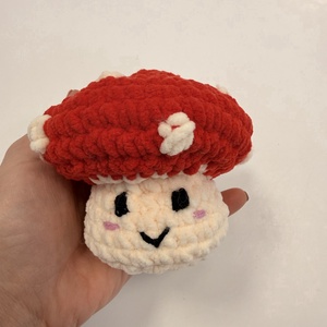 Jucărie ciupercuță croșetată manual  - jucării și echipamente pentru copii - plușuri - figurine de pluș - Artynos.ro