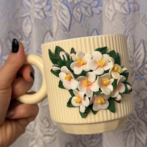 Cana cu decor lucrat manual �Flori - casă & stil de viață - echipamente de bucătărie - accesorii de servire - căni - Artynos.ro