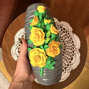 Vază cu decor lucrat manual �Buchet trandafiri - casă & stil de viață - echipamente de bucătărie - accesorii de servire - căni - Artynos.ro