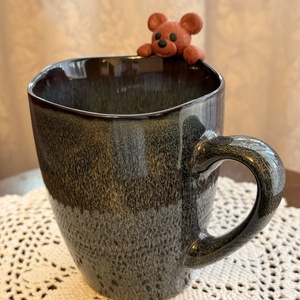 Cana decorată manual �Ursuleț pe cărți - casă & stil de viață - echipamente de bucătărie - accesorii de servire - căni - Artynos.ro