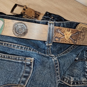 Curea Unicat din Piele Tabacita Vegetal - Model Lucky Devil Sculptat Manual, Imbracaminte si moda, Curele si catarame artizanale, Curele, Gravare, pirogravura, Pielarie, ARTYNOS