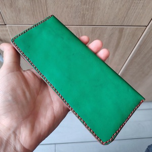 Portofel Lung din Piele Tăbăcită Vegetal � Verde Smarald cu Interior Roșu (Handmade) - genți și portofele - portofele, huse, suporturi - portofele - portofele damă - Artynos.ro