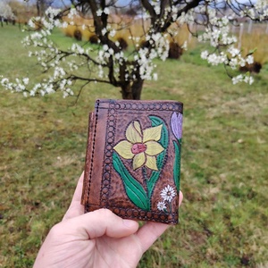 Portofel Unicat din Piele Naturală Sculptată Manual - Motiv Floral - Artizanat autentic - genți și portofele - portofele, huse, suporturi - portofele - portofele damă - Artynos.ro