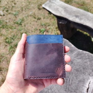 Portofel din piele naturala bifold pentru barbati, Genti si portofele, Portofele, huse, suporturi, Portofele, Portofel barbati, Pielarie, Cusatura, Portofel din piele naturala Crazy Horse, maro si albastru, lucrat manual

Portofel compact din piel..., ARTYNOS