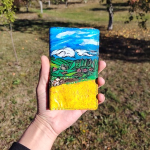 Portofel inalt din piele naturala, gravat si pictat manual, model Peisaj Rural - Artynos.ro