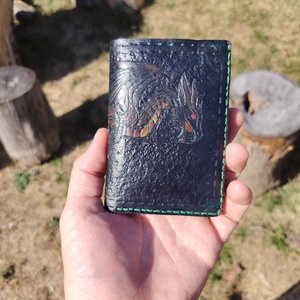 Portofel din piele naturala, gravat si pictat manual, model Dragon - Artynos.ro