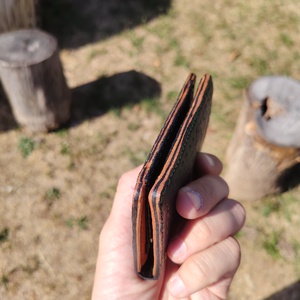 Portofel din piele naturală, gravat și pictat manual, model Dragon - genți și portofele - portofele, huse, suporturi - portofele - portofel bărbați - Artynos.ro