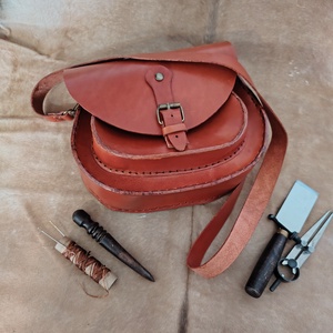 Geanta maro roscat crossbody/de umar din piele naturala de vita lucrata manual handmade , Genti si portofele, Genti de mana si umar, Geanta casual, Pielarie, ARTYNOS