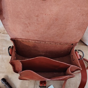Geantă maro roșcat crossbody/de umar din piele naturală de vită lucrată manual handmade  - genți și portofele - genți de mână și umăr - geantă casual - Artynos.ro