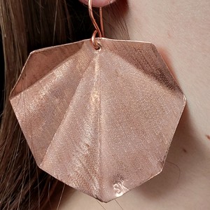 Cercei geometrici din cupru -  - Artynos.ro Cercei geometrici din cupru -  - Artynos.ro