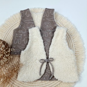 Vesta pentru copii, aventura safari, latte, LuannaBaby, Imbracaminte si moda, Haine bebelusi si copii, Veste copii, Cusatura, Vesta este dublu stratificata si poate fi purtata pe dos.

Are o captuseala draguta din bumbac de c..., ARTYNOS