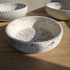 Bol rotund Terrazzo, Casă & Stil de viață, Accesorii pentru decorat casa, Decorațiuni de masă și decorațiuni pentru rafturi , Boluri din ceramică, boluri decorative, , ARTYNOS